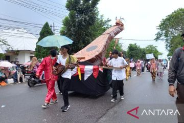 Pawai Lomba Karnaval Jalan Kaki Pangkalpinang Meriahkan HUT RI Ke-77