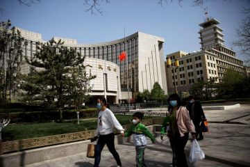 China pangkas suku bunga pinjaman untuk menahan perlambatan ekonomi