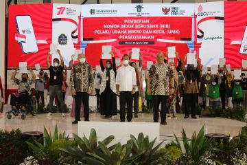 Bahlil bagikan NIB ke 550 pelaku UMK di Yogyakarta