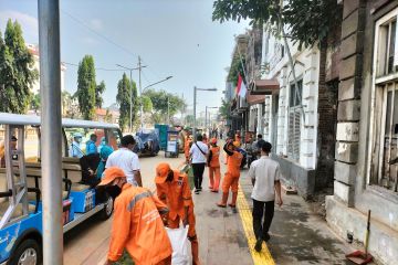 Pemkot Jakbar bersihkan Kota Tua