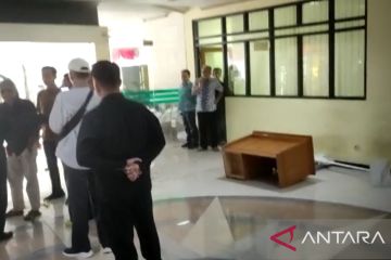 Sekwan Tangerang melaporkan perusakan kantor DPRD ke polisi