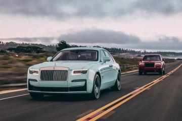 Rolls Royce Black Badge dan Ghost baru tampil perdana di California