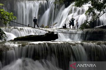 Indahnya wisata air terjun Piala di Banggai