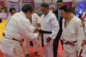 Menpora dapat sabuk Dan V Kehormatan judo dari PJSI