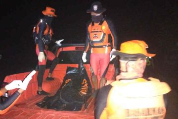 Remaja yang terseret arus di Pantai Mekarsari ditemukan meninggal