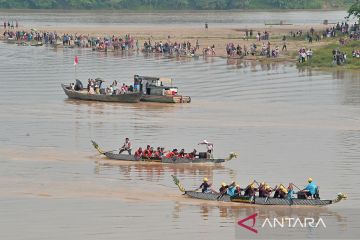 Keseruan lomba perahu naga Kenduri Swarnabhumi 2022