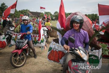 Pawai sepeda motor bronjong hias di Sukoharjo