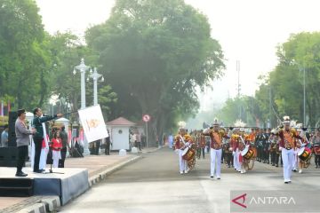 Presiden Jokowi lepas Kirab Merah Putih dari depan Istana Merdeka