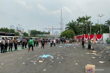 Massa ojek daring tinggalkan Gedung Parlemen