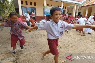 PGRI salurkan bantuan bagi guru dan murid korban banjir Torue