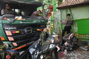 Jumlah korban meninggal kecelakaan truk trailer di Bekasi ada 10 orang