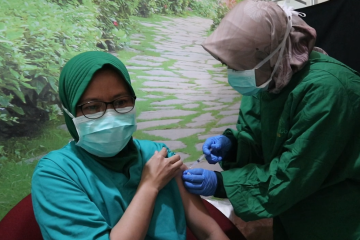 700 nakes di Bandung ikuti vaksinasi penguat kedua