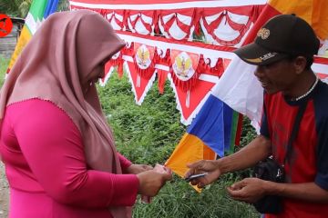 Berdagang dengan mengemban amanah dari Kampung Bendera