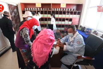 Dedikasi dokter menjaga kesehatan penggembala di Qinghai-Tibet