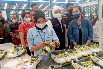 Gubernur Jawa Timur lepas ekspor sepatu ke China