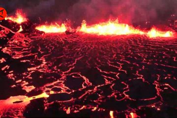 Gunung Fagradalsfjall Islandia semburkan lava merah berapi
