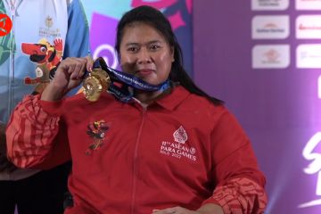 Indonesia sapu bersih emas di putaran terakhir para angkat berat putri