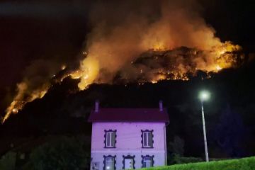 Kebakaran hutan berkobar di tenggara Prancis