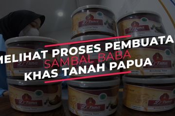 Melihat proses pembuatan Sambal Baba khas Tanah Papua