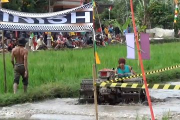 Menengok keseruan balap traktor petani Klaten