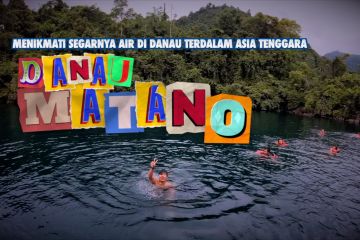 Menikmati segarnya air di danau Matano, danau terdalam Asia Tenggara