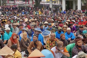 Ribuan warga Temanggung ramaikan upacara wiwit tembakau dan kopi