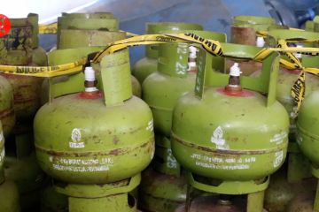 Polisi gerebek lokasi penyuntikan gas LPG bersubsidi di Bandung