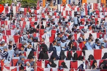 Sambut HUT ke-77 RI, ribuan pelajar mencuci bendera merah putih