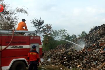 6 hari terbakar, Pemkab optimistis api di TPA Pakusari tIdak melebar