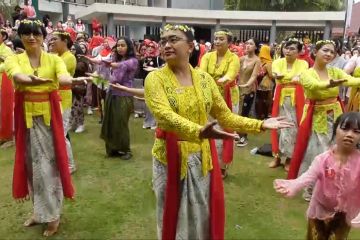 Seribu lebih perempuan meriahkan parade seribu kebaya di Semarang