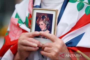 Peringatan 25 tahun kematian Putri Diana di Istana Kensington