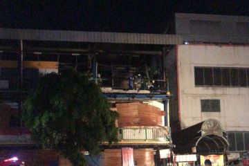 Toko pakaian di Blok 6 Pasar Senen terbakar