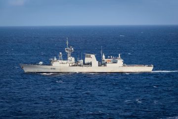 Kapal angkatan laut Kanada HMCS Winnipeg berkunjung ke Jakarta