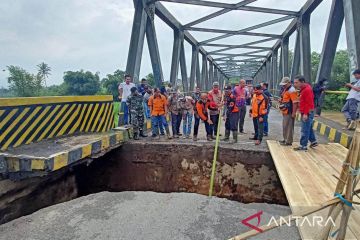 Banjir putuskan dua jembatan di Rejang Lebong