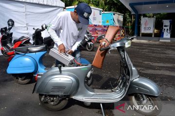 Sepeda motor hasil konversi BBM ke listrik ikuti parade di Bali