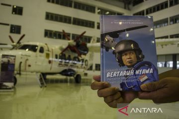 Peluncuran buku "A Test Pilot Journey: Srikandi Indonesia Bertaruh Nyawa"