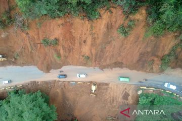 Penanganan bencana tanah longsor di Sitinjau Lauik Padang