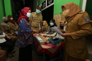 Wali kota Surabaya tekankan pelayanan publik malam hari di balai RW