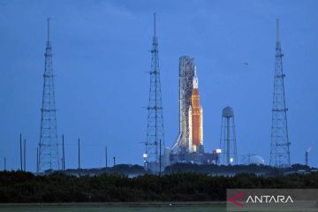 Roket Artemis 1 NASA akan terbang ke bulan pada Minggu dini hari