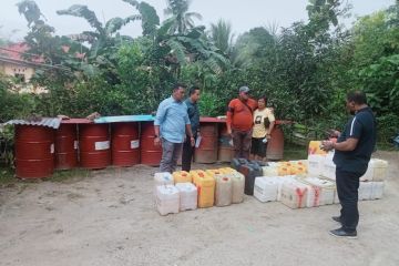 Polda Maluku mengungkap tiga tersangka tambahan penimbun minyak tanah