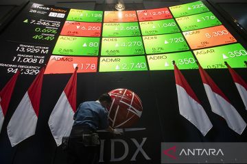 Kemarin, IHSG menguat hingga produksi pupuk 8,02 juta ton