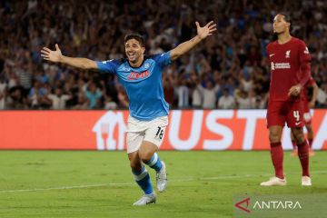 Napoli resmi permanenkan Giovanni Simeone