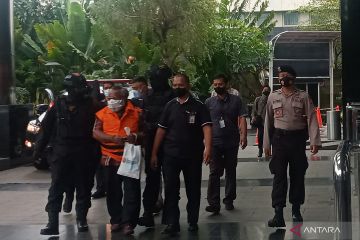 Bupati Mimika tiba di Gedung Merah Putih KPK