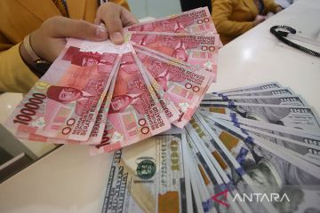 Rupiah ditutup menguat, minat pasar turun terhadap dolar AS