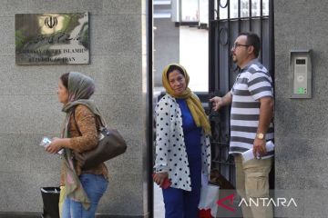 Diplomat Iran bakar dokumen sebelum tinggalkan Albania