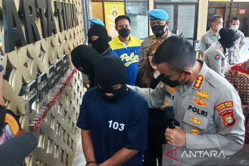 Polrestro Jaktim tangkap tiga pelaku spesialis pembobol minimarket