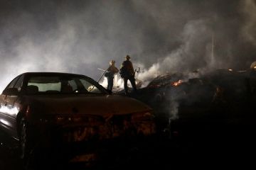 Kebakaran hutan mematikan di California Selatan meningkat dalam 24 jam