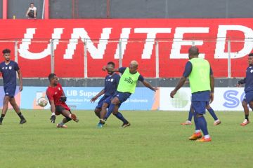 Yan Mandenas ingin Persipura meraih tiga poin lawan Sulut United