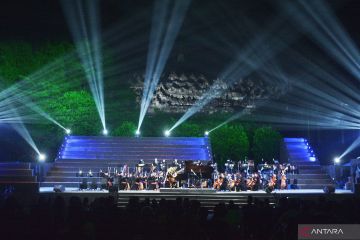 Musik orkestra G20 di komplek Candi Borobudur