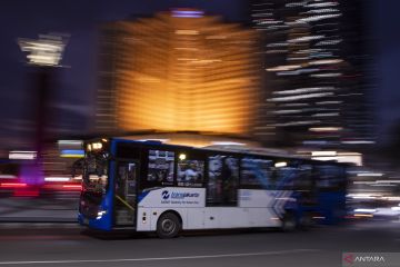 Bus Transjakarta perpanjang jam operasional menjadi 24 jam